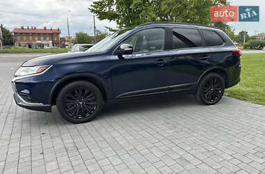 Внедорожник / Кроссовер Mitsubishi Outlander 2020 в 