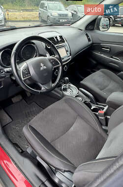 Внедорожник / Кроссовер Mitsubishi Outlander 2015 в 