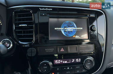 Внедорожник / Кроссовер Mitsubishi Outlander 2014 в 