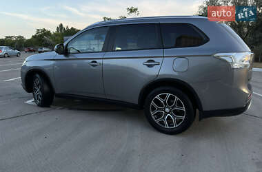 Внедорожник / Кроссовер Mitsubishi Outlander 2014 в 