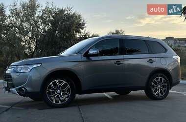 Внедорожник / Кроссовер Mitsubishi Outlander 2014 в 