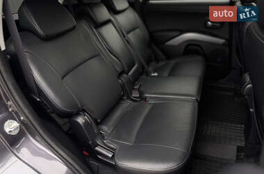 Внедорожник / Кроссовер Mitsubishi Outlander 2010 в 