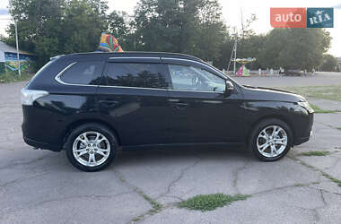 Внедорожник / Кроссовер Mitsubishi Outlander 2013 в 
