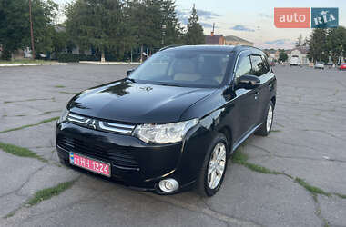 Внедорожник / Кроссовер Mitsubishi Outlander 2013 в 