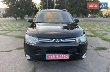Внедорожник / Кроссовер Mitsubishi Outlander 2013 в 