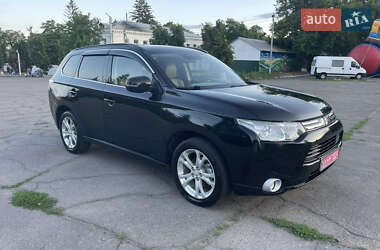 Внедорожник / Кроссовер Mitsubishi Outlander 2013 в 