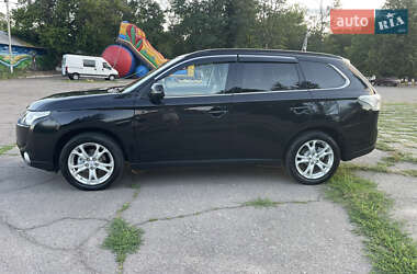 Внедорожник / Кроссовер Mitsubishi Outlander 2013 в 