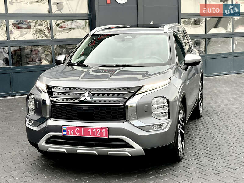 Внедорожник / Кроссовер Mitsubishi Outlander 2023 в Львове