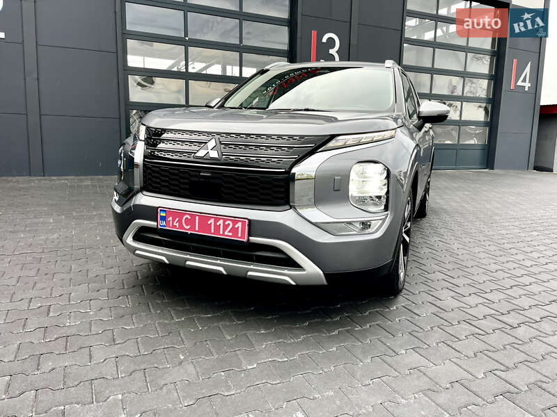 Внедорожник / Кроссовер Mitsubishi Outlander 2023 в Львове