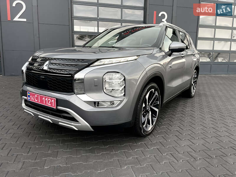 Внедорожник / Кроссовер Mitsubishi Outlander 2023 в Львове