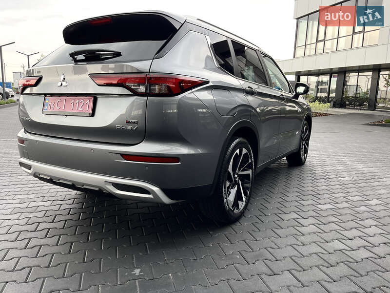 Внедорожник / Кроссовер Mitsubishi Outlander 2023 в Львове