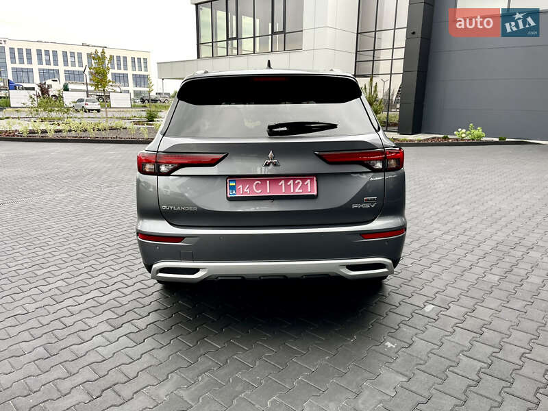 Внедорожник / Кроссовер Mitsubishi Outlander 2023 в Львове