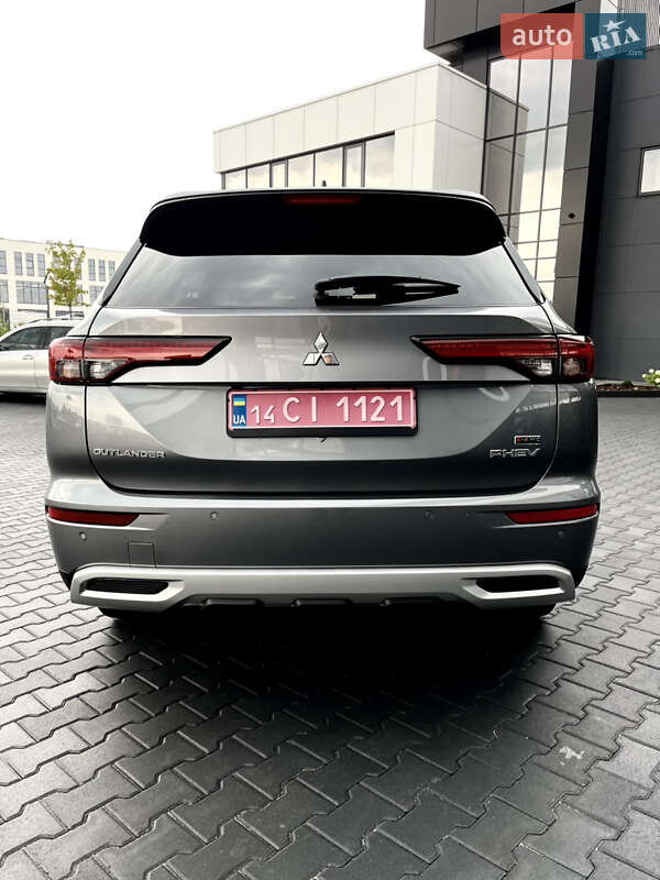 Внедорожник / Кроссовер Mitsubishi Outlander 2023 в Львове