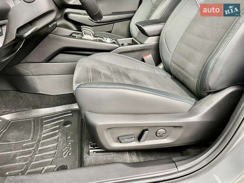 Внедорожник / Кроссовер Mitsubishi Outlander 2023 в Львове