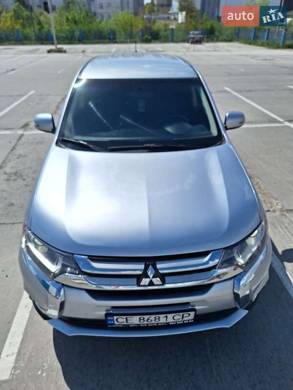 Внедорожник / Кроссовер Mitsubishi Outlander 2016 в Черновцах