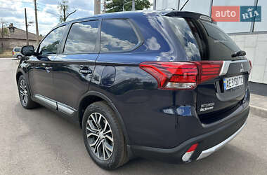 Внедорожник / Кроссовер Mitsubishi Outlander 2016 в 