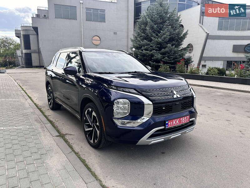 Внедорожник / Кроссовер Mitsubishi Outlander 2022 в Запорожье