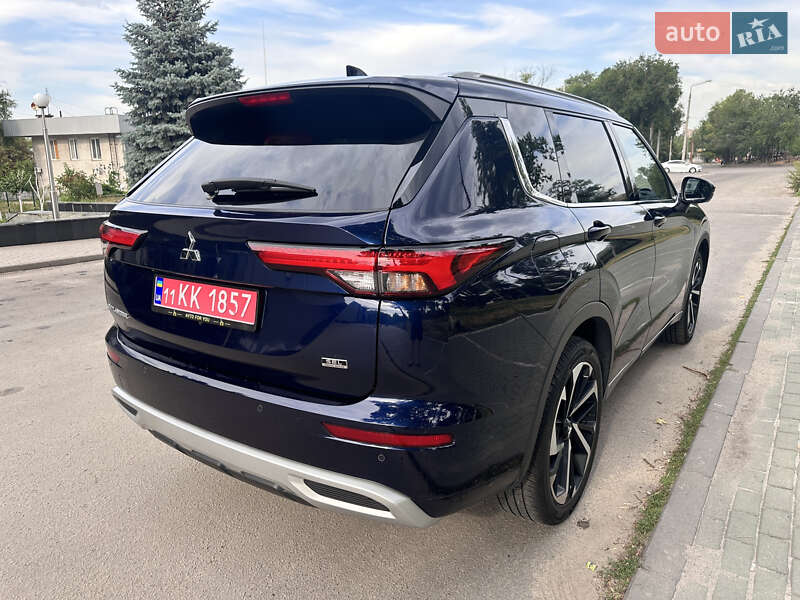 Внедорожник / Кроссовер Mitsubishi Outlander 2022 в Запорожье