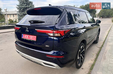Внедорожник / Кроссовер Mitsubishi Outlander 2022 в 