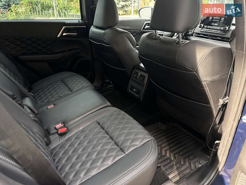 Внедорожник / Кроссовер Mitsubishi Outlander 2022 в Запорожье