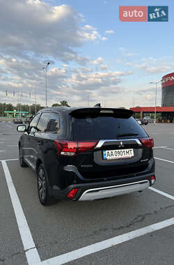 Внедорожник / Кроссовер Mitsubishi Outlander 2018 в 