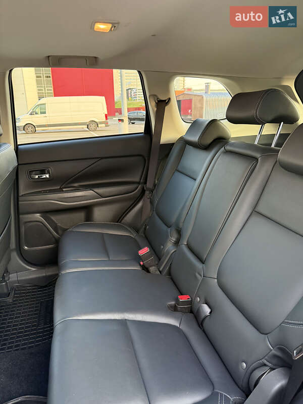 Внедорожник / Кроссовер Mitsubishi Outlander 2018 в Киеве
