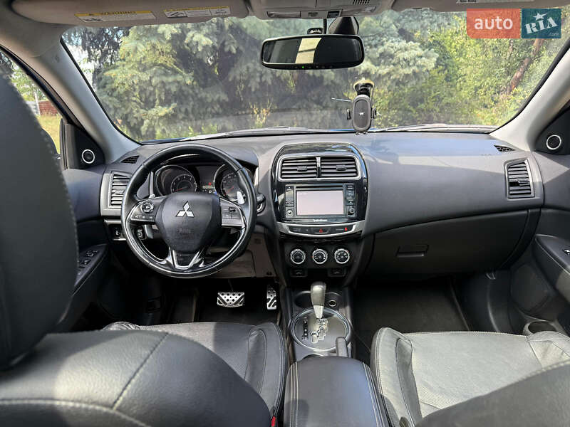 Внедорожник / Кроссовер Mitsubishi Outlander 2016 в Харькове