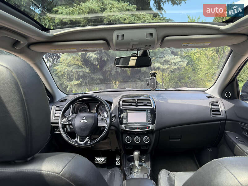 Внедорожник / Кроссовер Mitsubishi Outlander 2016 в Харькове