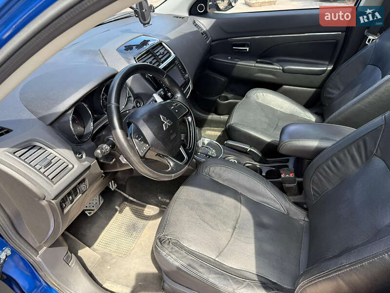 Внедорожник / Кроссовер Mitsubishi Outlander 2016 в Харькове