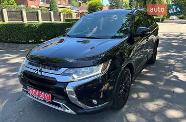 Позашляховик / Кросовер Mitsubishi Outlander 2019 в 