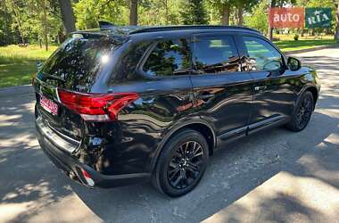 Позашляховик / Кросовер Mitsubishi Outlander 2019 в 