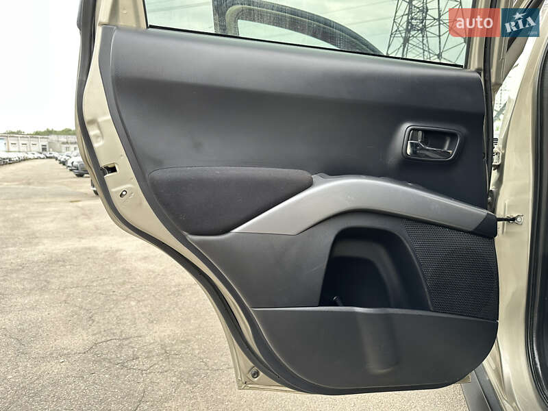 Внедорожник / Кроссовер Mitsubishi Outlander 2009 в Харькове