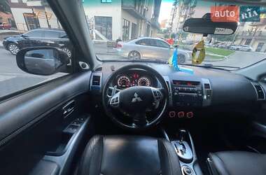 Внедорожник / Кроссовер Mitsubishi Outlander 2010 в 