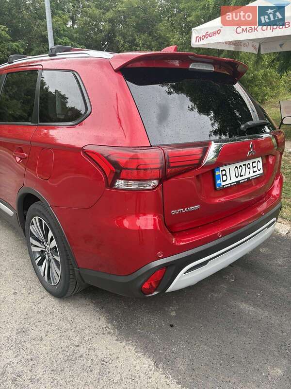Внедорожник / Кроссовер Mitsubishi Outlander 2019 в Полтаве