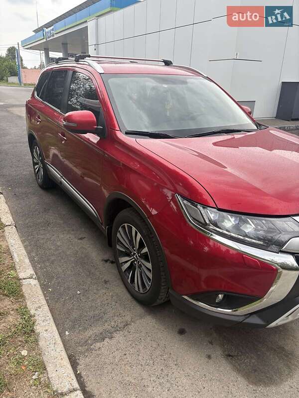 Внедорожник / Кроссовер Mitsubishi Outlander 2019 в Полтаве