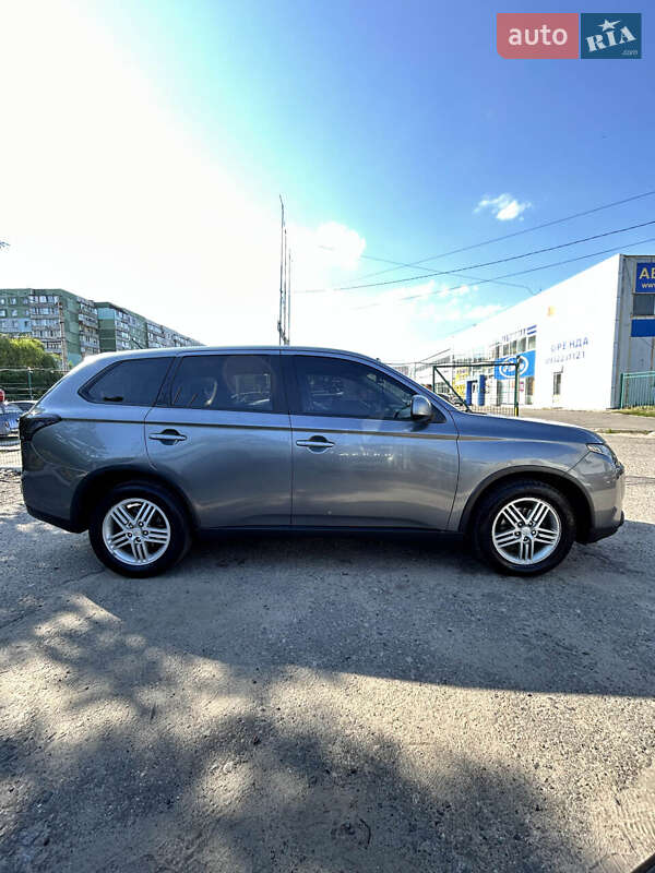 Внедорожник / Кроссовер Mitsubishi Outlander 2014 в Сумах