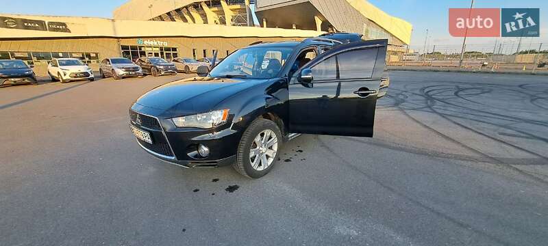 Позашляховик / Кросовер Mitsubishi Outlander 2012 в Львові