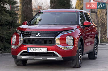 Внедорожник / Кроссовер Mitsubishi Outlander 2021 в 