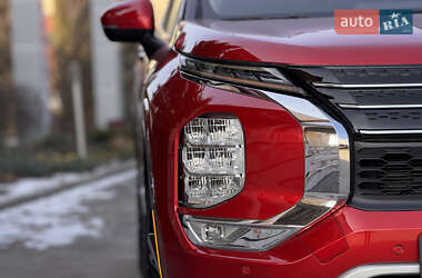 Внедорожник / Кроссовер Mitsubishi Outlander 2021 в 