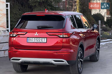 Внедорожник / Кроссовер Mitsubishi Outlander 2021 в 