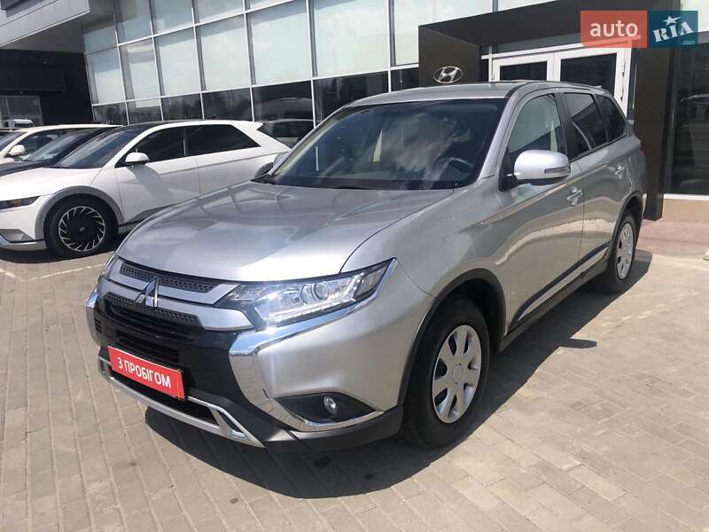 Mitsubishi Outlander 2023
