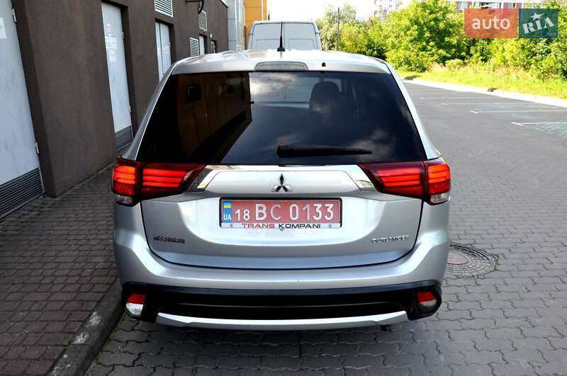 Позашляховик / Кросовер Mitsubishi Outlander 2016 в Львові