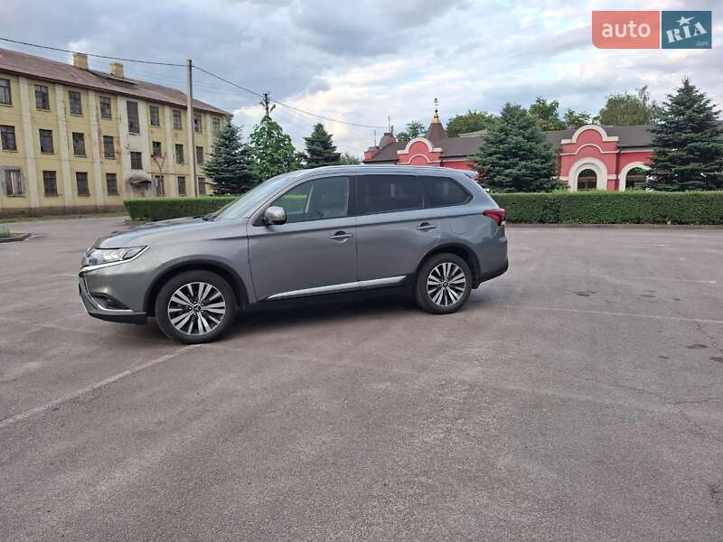 Внедорожник / Кроссовер Mitsubishi Outlander 2021 в Каменском