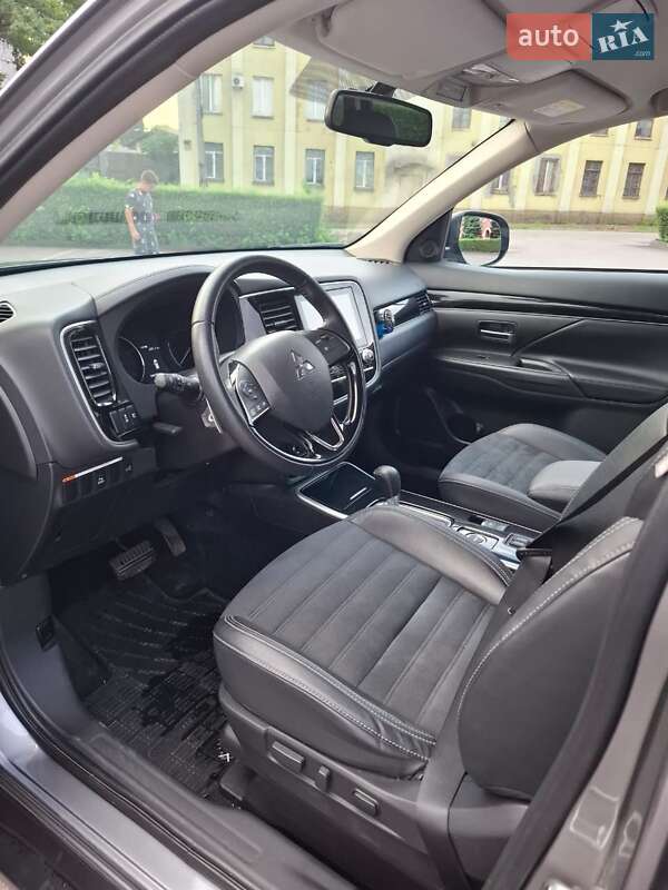 Внедорожник / Кроссовер Mitsubishi Outlander 2021 в Каменском