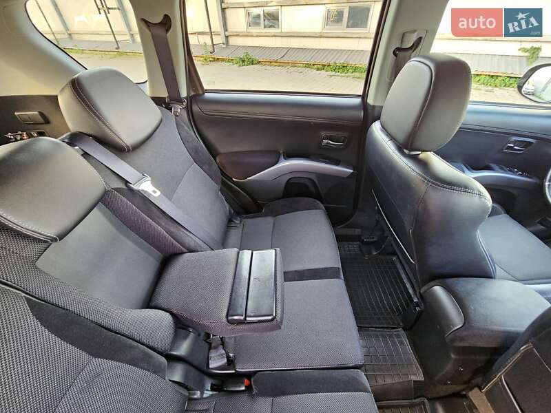 Внедорожник / Кроссовер Mitsubishi Outlander 2012 в Ивано-Франковске
