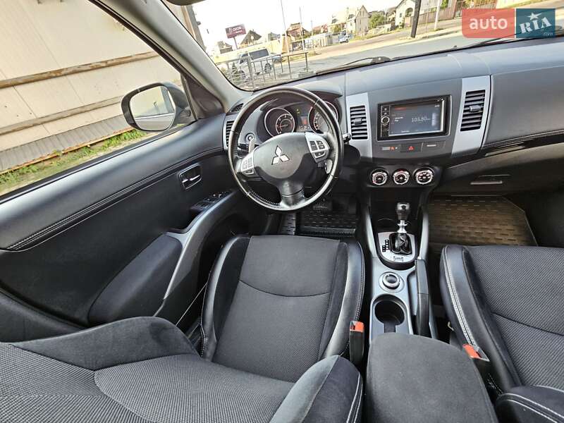 Внедорожник / Кроссовер Mitsubishi Outlander 2012 в Ивано-Франковске