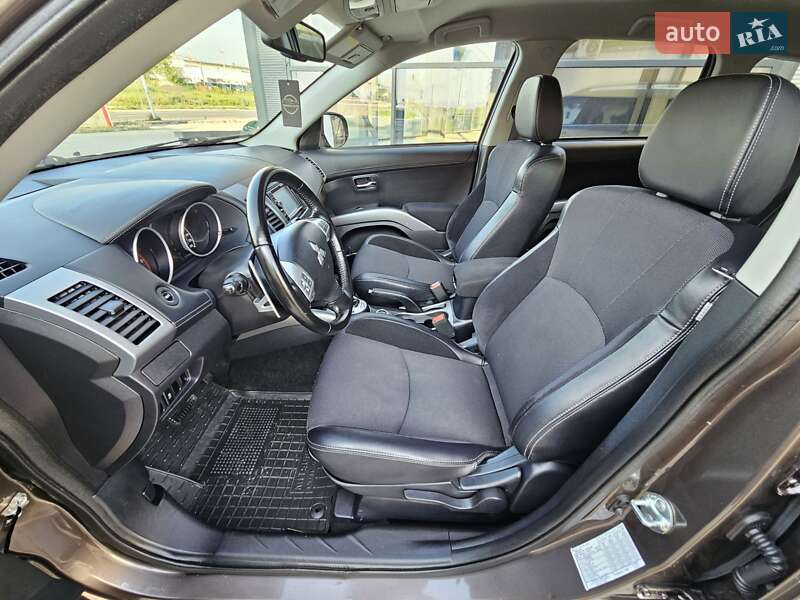 Внедорожник / Кроссовер Mitsubishi Outlander 2012 в Ивано-Франковске
