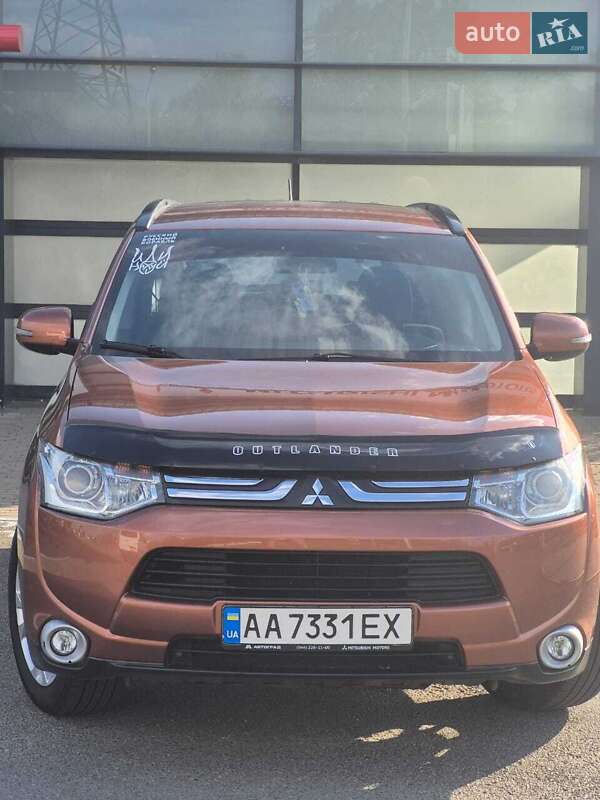 Внедорожник / Кроссовер Mitsubishi Outlander 2012 в Киеве