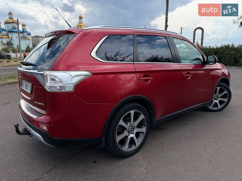 Внедорожник / Кроссовер Mitsubishi Outlander 2014 в Кривом Роге