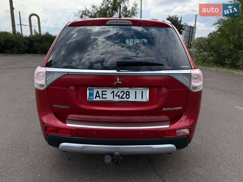 Внедорожник / Кроссовер Mitsubishi Outlander 2014 в Кривом Роге